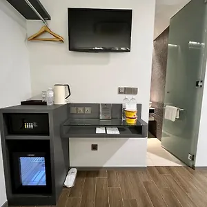 *** Hotel Bliss Singapore